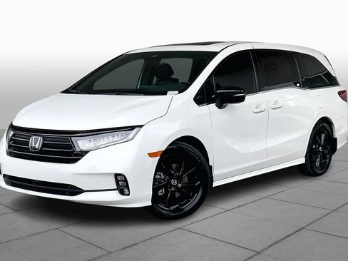 Used 2023 Honda Odyssey Sport image 2