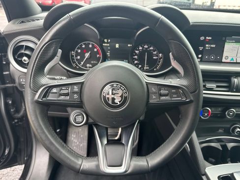 Used 2023 Alfa Romeo Stelvio Veloce AWD/4WD image 35