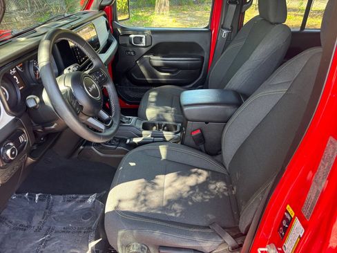 Used 2025 Jeep Wrangler Unlimited Sport AWD/4WD image 27