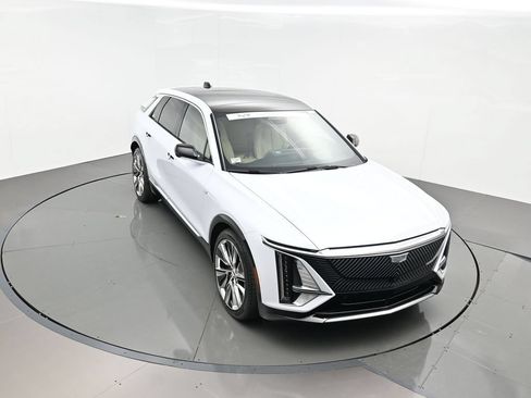 Used 2026 Cadillac Lyriq Signature Luxury w/ Nappa Leather Package AWD/4WD image 37