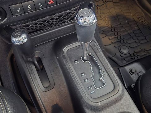 Used 2015 Jeep Wrangler Unlimited Sahara image 18