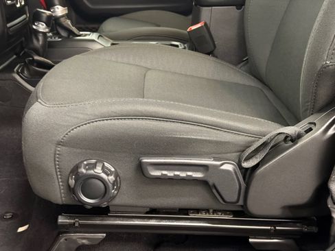 Used 2020 Jeep Wrangler Unlimited Sport S AWD/4WD image 15