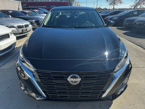 Used 2023 Nissan Altima 2.5 SV FWD image 3