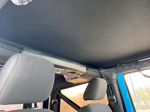 Used 2017 Jeep Wrangler Sport image 18