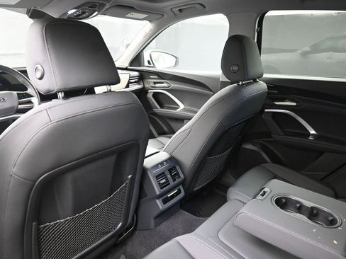 Certified 2025 Audi Q5 2.0T Premium Plus w/ Premium Plus image 19