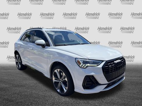 Used 2022 Audi Q3 2.0T Premium Plus w/ Premium Plus Package AWD/4WD image 2