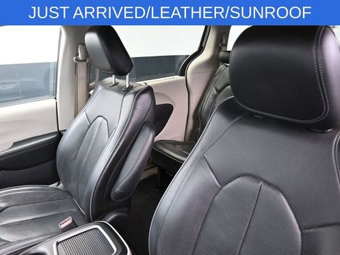 Used 2019 Chrysler Pacifica Limited FWD image 14