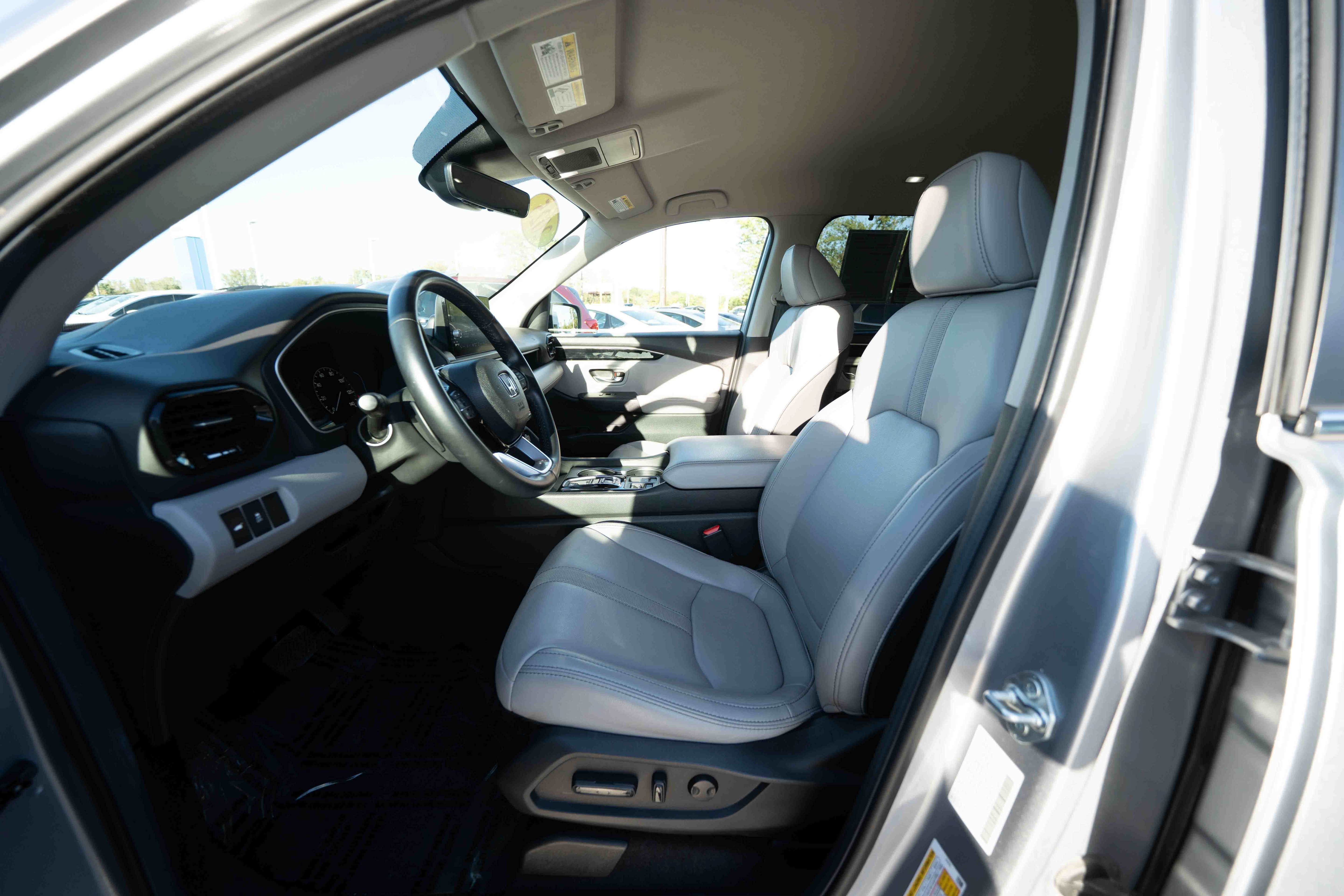 Used 2025 Honda Pilot EX-L image 9