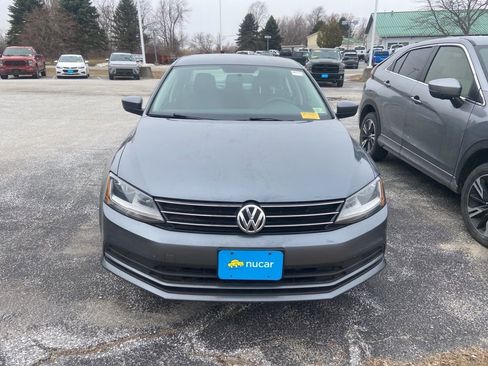 Used 2017 Volkswagen Jetta S image 2