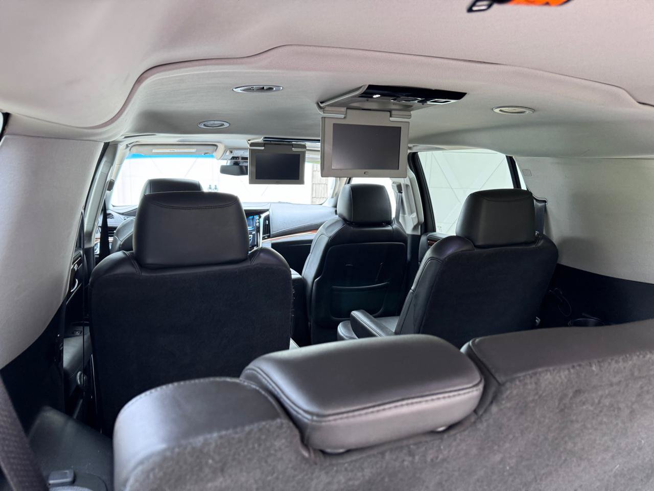 Used 2019 Cadillac Escalade ESV Luxury w/ Escalade Sport Edition AWD/4WD image 24