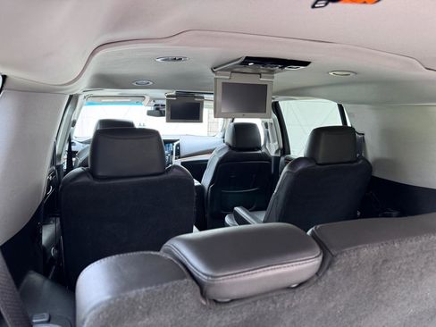 Used 2019 Cadillac Escalade ESV Luxury w/ Escalade Sport Edition AWD/4WD image 24