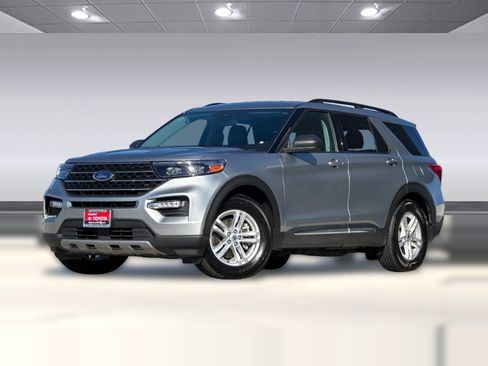 Used 2023 Ford Explorer XLT w/ Equipment Group 202A image 23