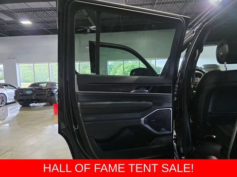 Used 2022 Jeep Wagoneer Series I AWD/4WD image 18