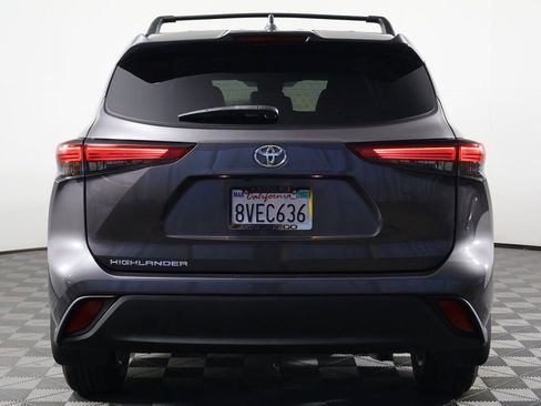 Used 2021 Toyota Highlander L FWD image 5