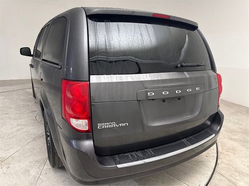 Used 2019 Dodge Grand Caravan SE w/ UConnect Hands-Free Group image 18
