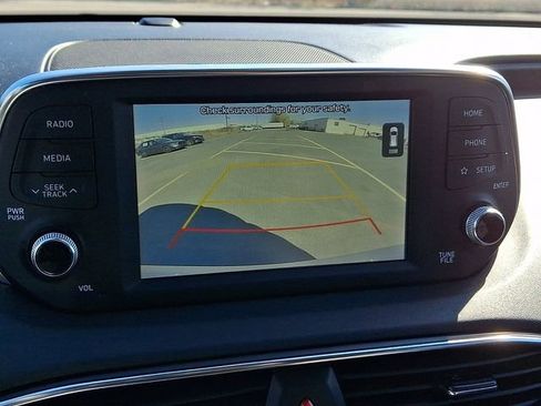 Used 2020 Hyundai Santa Fe SE image 17