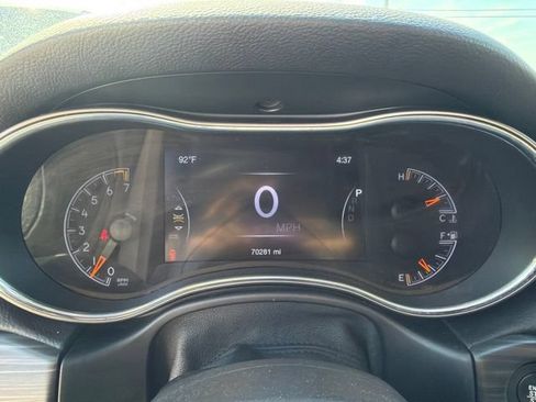 Used 2019 Jeep Grand Cherokee Laredo AWD/4WD image 17