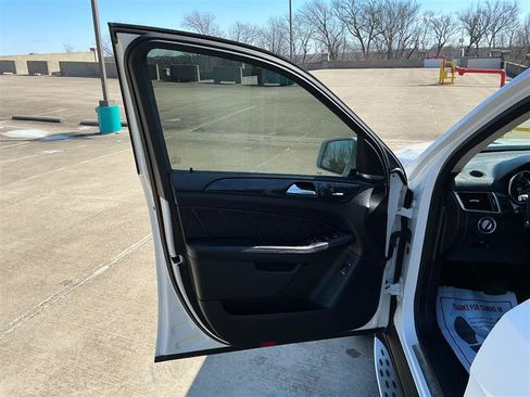 Used 2016 Mercedes-Benz GL 450 4MATIC image 25