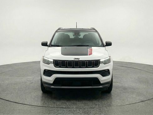 Used 2025 Jeep Compass Trailhawk AWD/4WD image 2