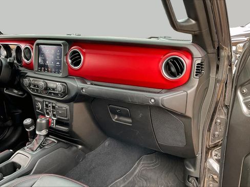 Used 2023 Jeep Gladiator Rubicon w/ Cold Weather Group AWD/4WD image 18