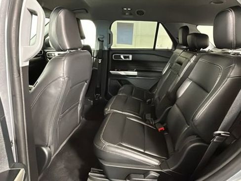 Used 2023 Ford Explorer XLT AWD/4WD image 27