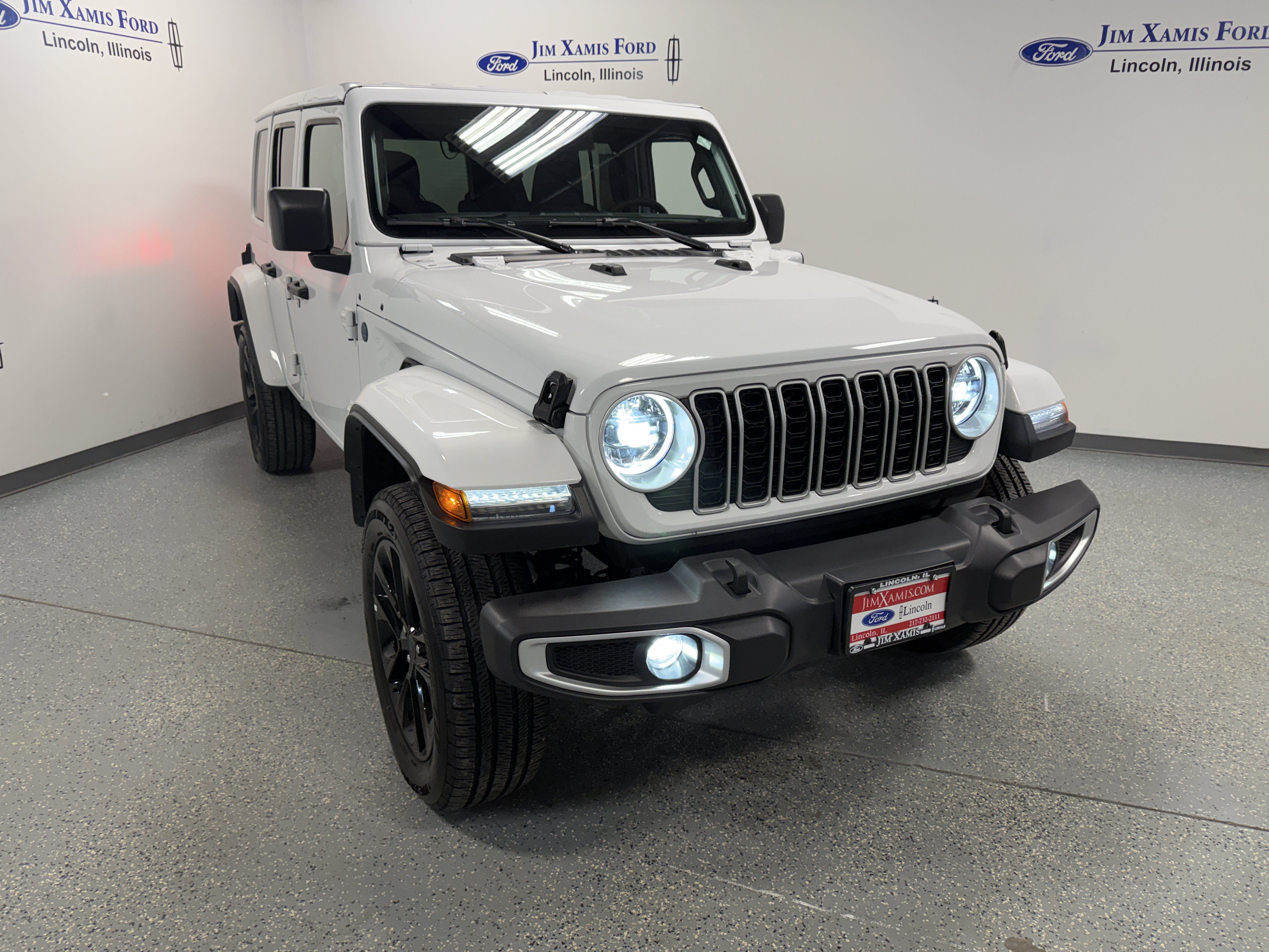 Used 2025 Jeep Wrangler Unlimited Sahara w/ Safety Group AWD/4WD image 33