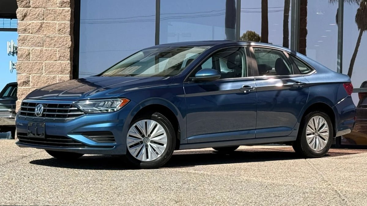 Used 2019 Volkswagen Jetta S w/ Driver Assistance Package FWD image 2