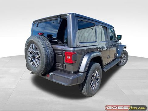 New 2026 Jeep Wrangler Unlimited Sahara AWD/4WD image 3