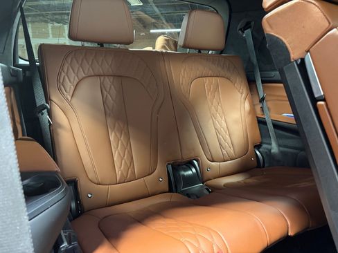 Used 2024 BMW X7 M60i AWD/4WD image 41