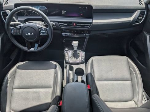 Used 2025 Kia Seltos EX FWD image 25