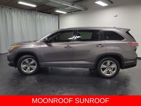 Used 2016 Toyota Highlander Limited w/ Driver Technology Package FWD image 5