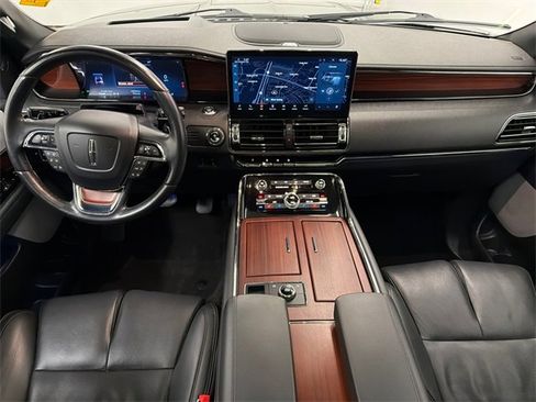 Used 2023 Lincoln Navigator L Reserve image 23
