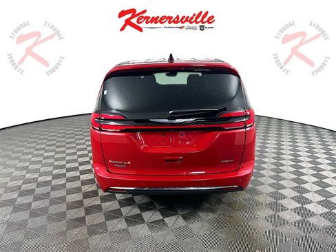 New 2025 Chrysler Pacifica Select w/ Uconnect Theater Family Group image 6