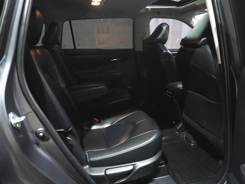 Certified 2023 Toyota Highlander L image 16