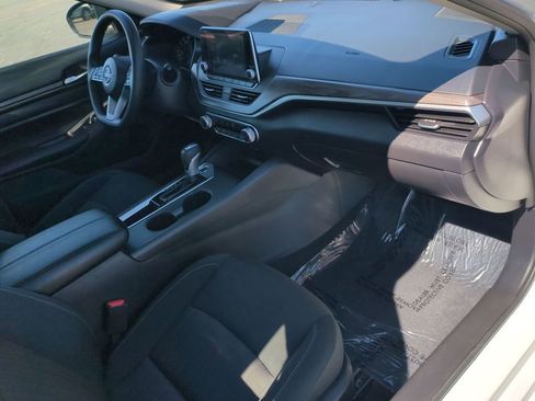 Used 2025 Nissan Altima 2.5 SV FWD image 33