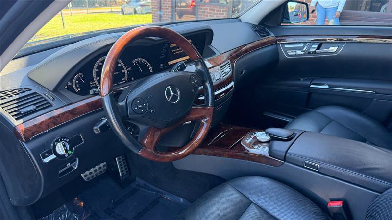 Used 2011 Mercedes-Benz S 550 4MATIC w/ Sport & Premium Pkgs image 29