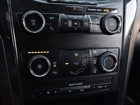 Used 2018 Ford Explorer XLT FWD image 14