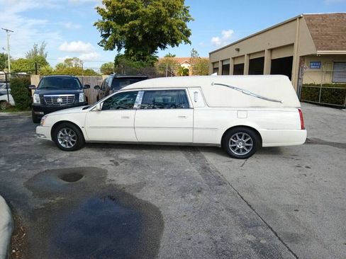 Used 2011 Cadillac DTS Limousine FWD image 4
