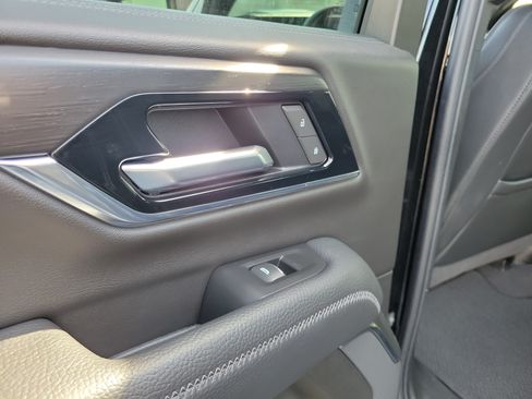 Used 2025 GMC Yukon Denali AWD/4WD image 13