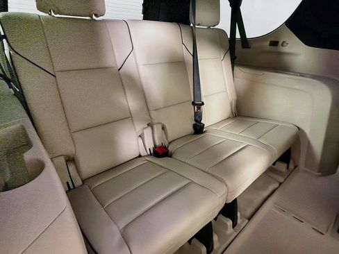 Used 2021 Cadillac Escalade ESV Premium Luxury w/ LPO, Illumination Package AWD/4WD image 26