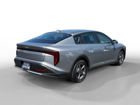 Used 2025 Kia K4 FWD image 5