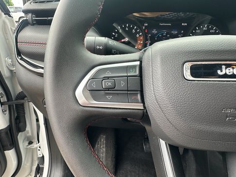 Used 2025 Jeep Compass Trailhawk AWD/4WD image 20