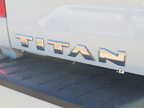 Used 2023 Nissan Titan SV image 9