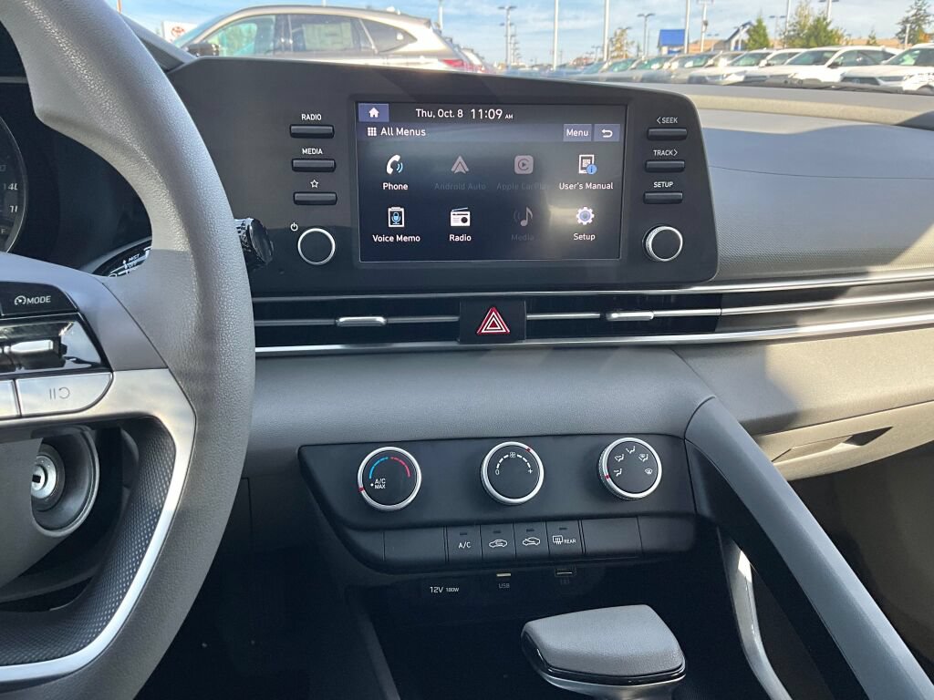Used 2023 Hyundai Elantra SE w/ Preferred Accessory Package FWD image 16