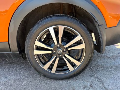 Used 2018 Nissan Kicks SV image 11