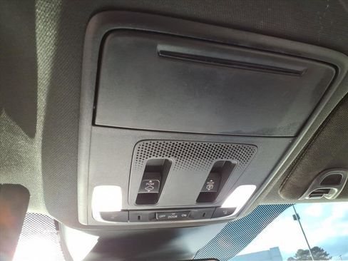 Used 2023 Honda Pilot TrailSport image 17