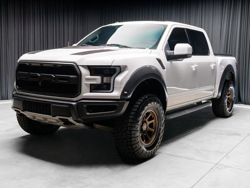 Used 2017 Ford F150 Raptor w/ Equipment Group 802A Luxury AWD/4WD image 20
