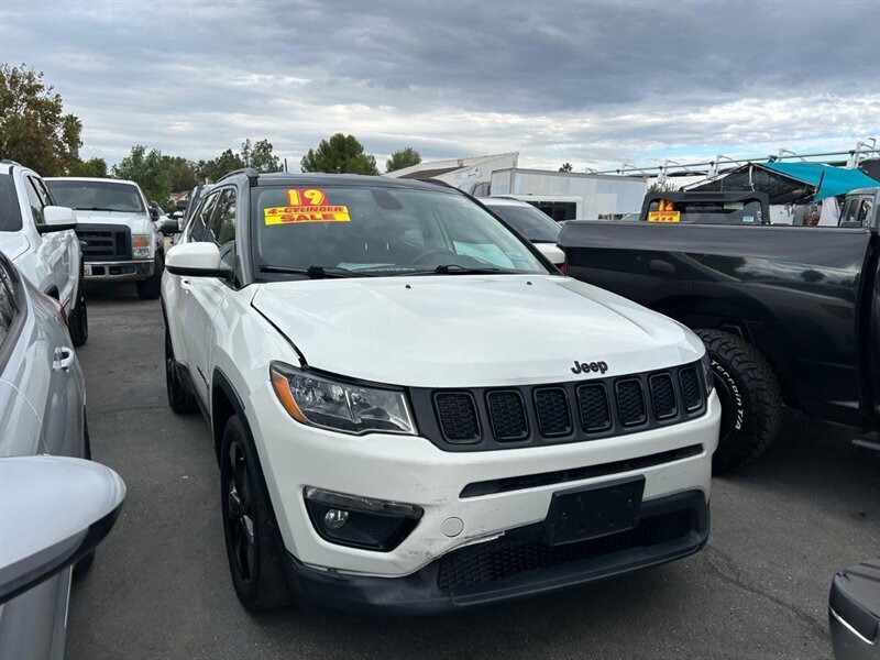 Used 2019 Jeep Compass Latitude FWD image 32