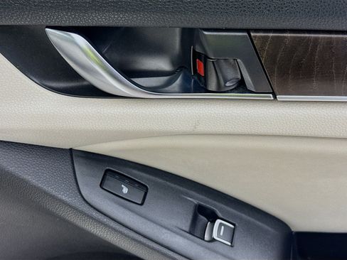 Used 2018 Honda Accord Touring image 29
