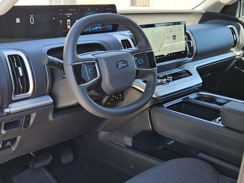 New 2025 Ford Expedition Active image 21
